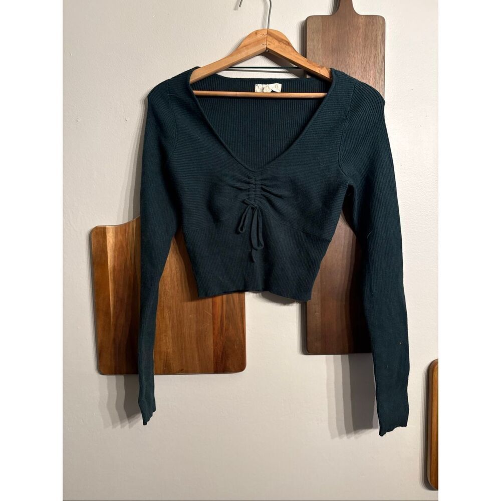 La Hearts Black Rib Knit Long Sleeve V-Neck Ruched Cropped Sweater Size Medium